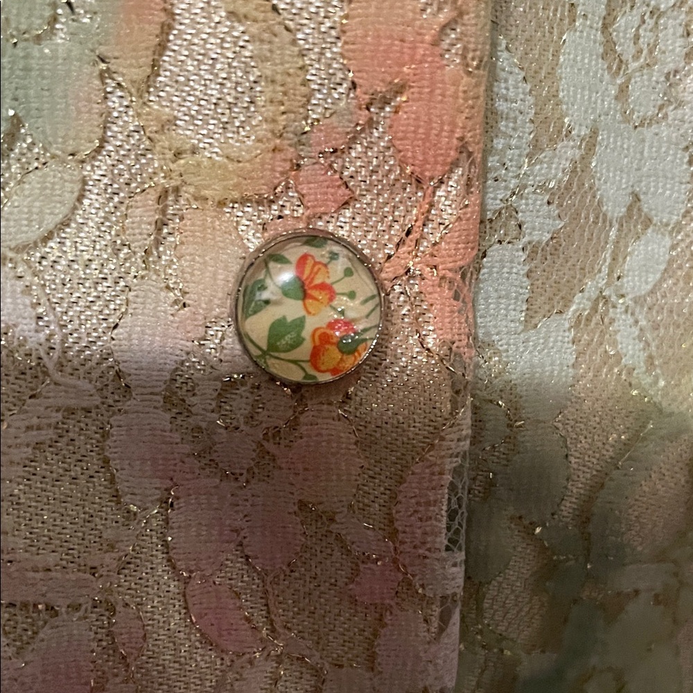 Chic Cream Cardigan with Floral Details - Picture 6 of 14